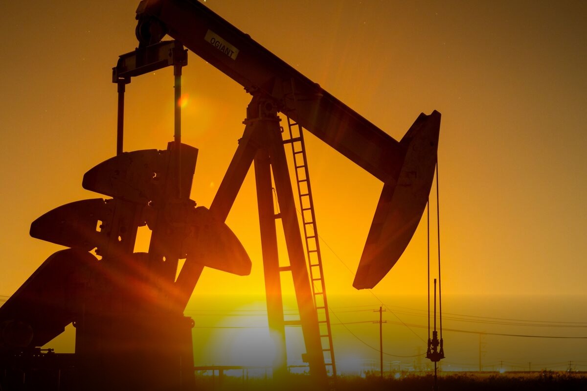 Petrol, Venezuela ve Nijerya kaynaklı arz endiş… | Ekonomi