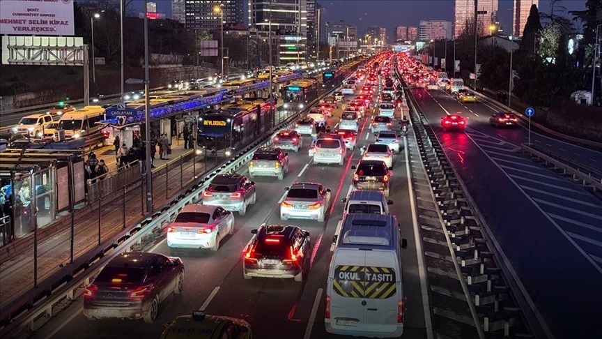 İstanbul’da trafik kilitlendi: Yoğunluk yüzde … | Otomotiv