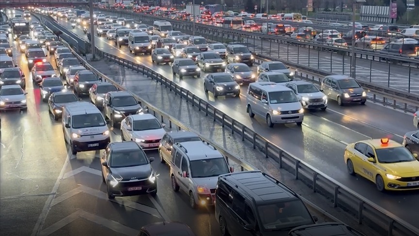 İstanbul’da trafik kilitlendi: Yoğunluk yüzde … | Otomotiv