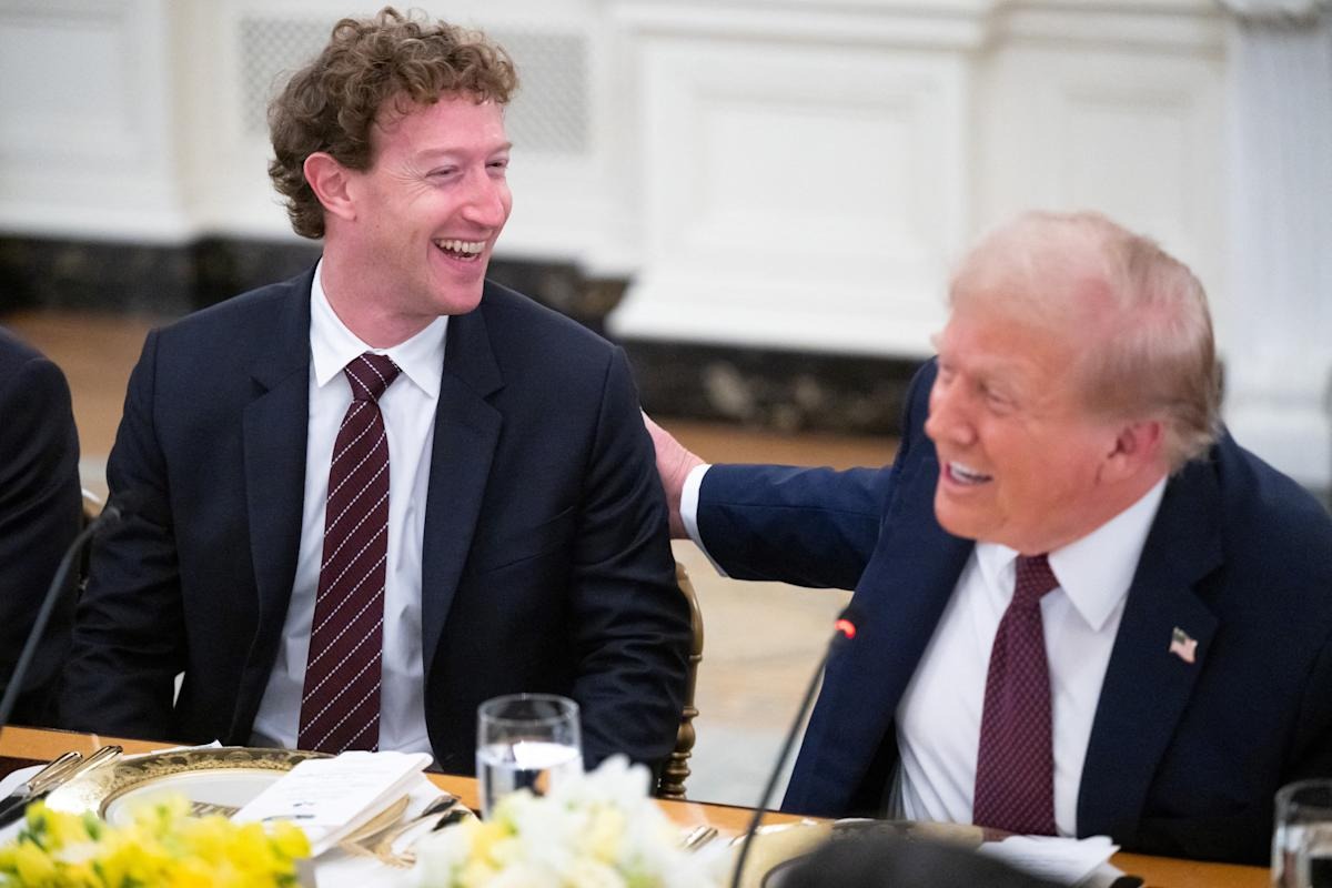 Zuckerberg’in kar amacı gütmeyen kuruluşu, kendi kurduğu göçmen grubuyla bağlarını ke